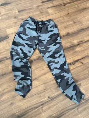 PINK Victoria's Secret Gray & Black Camo Joggers